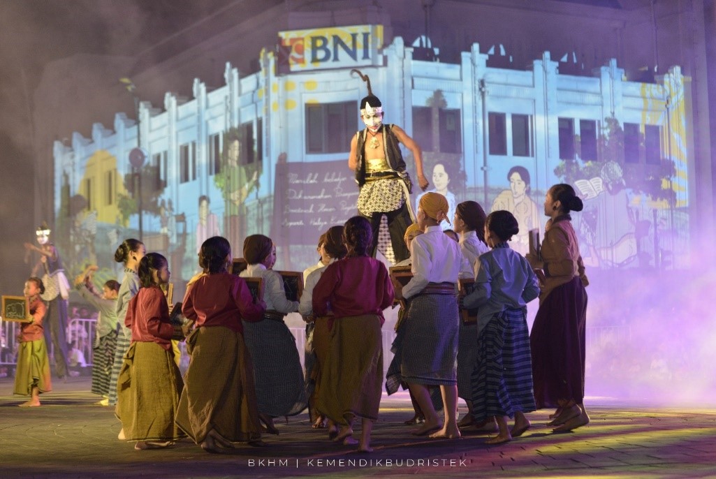 Penghargaan Mendikbudristek untuk Guru Bahasa Daerah dan Penulis Buku Bermutu sebagai Sosok Inspiratif