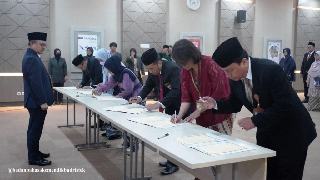 Pelantikan Pejabat Pengawas dan Fungsional di Lingkungan Badan Bahasa