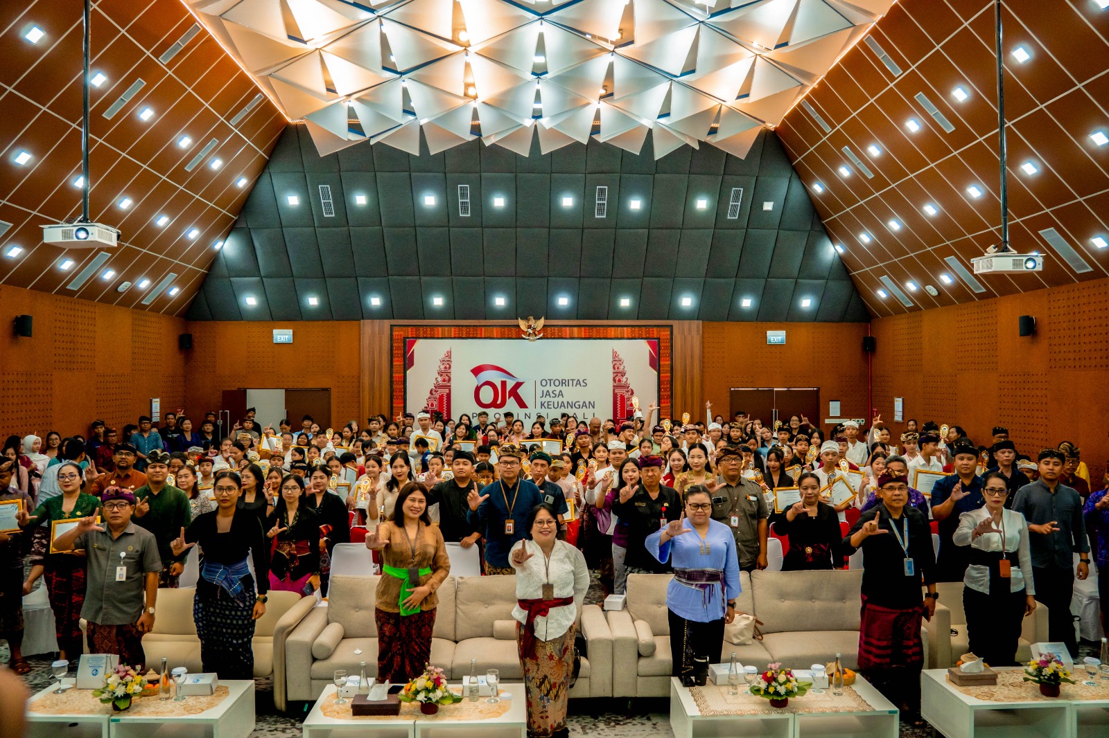 EVALUASI DAN APRESIASI KEBAHASAAN BALAI BAHASA PROVINSI BALI