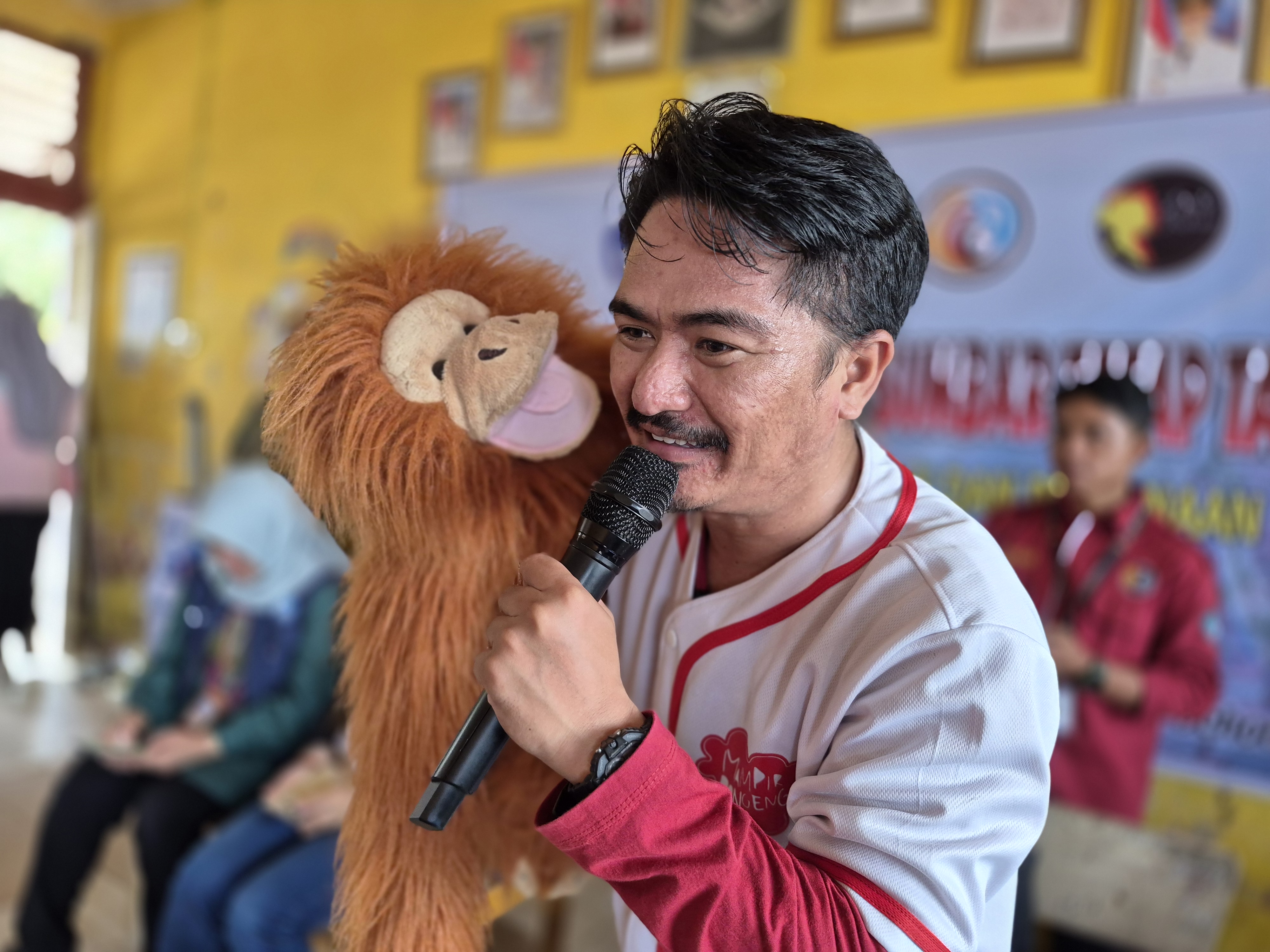 Lewat Buku dan Dongeng, Kemendikdasmen Dampingi Pemulihan Trauma Anak-Anak Terdampak Banjir