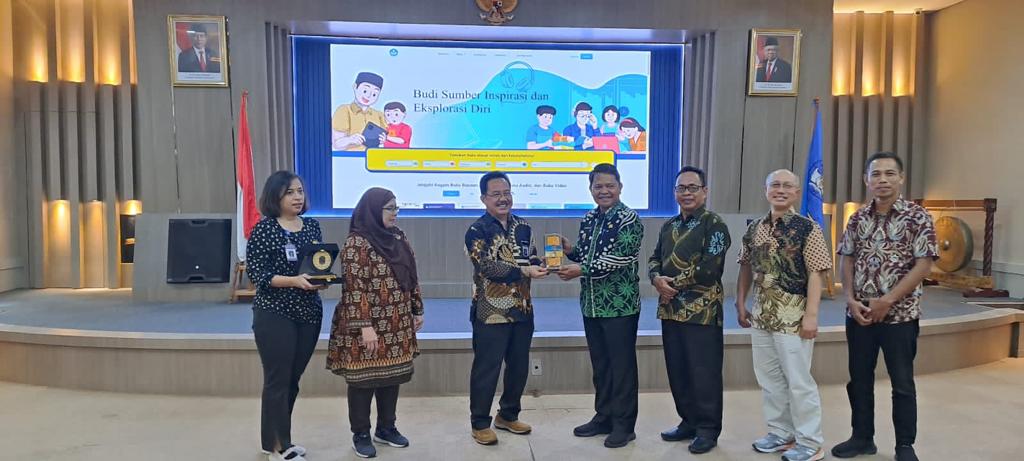 Hibah 533 Judul Buku Bacaan Bermutu Versi Digital untuk Kabupaten Nunukan