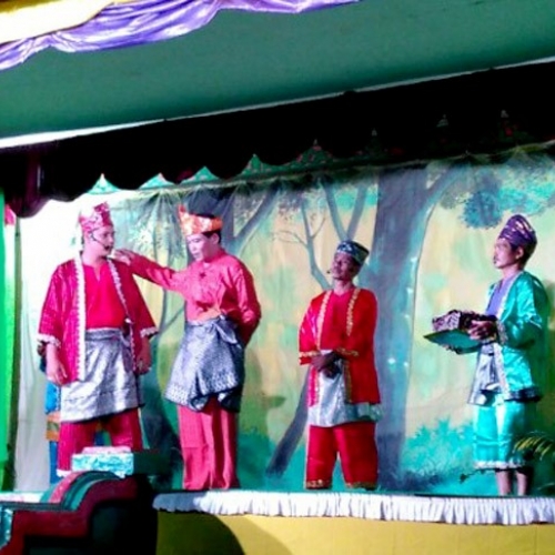 Membaca Sandiwara Bangsawan sebagai Khazanah dan Cermin Budaya Melayu