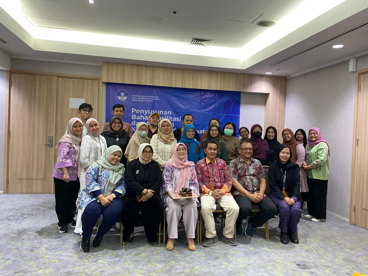 Badan Bahasa Selenggarakan Penyusunan Bahan Fasilitasi dan Advokasi  Kebahasaan dan Kesastraan