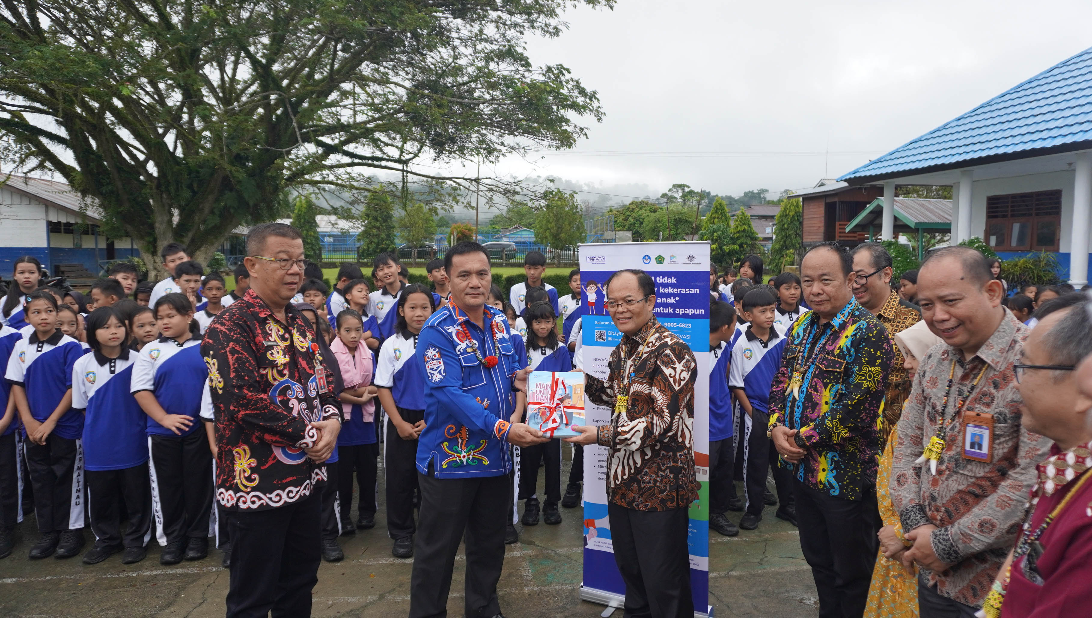 Menumbuhkan Literasi Sejak Bangku Sekolah, Kepala Badan Bahasa Kunjungi SDN 002 Malinau Barat