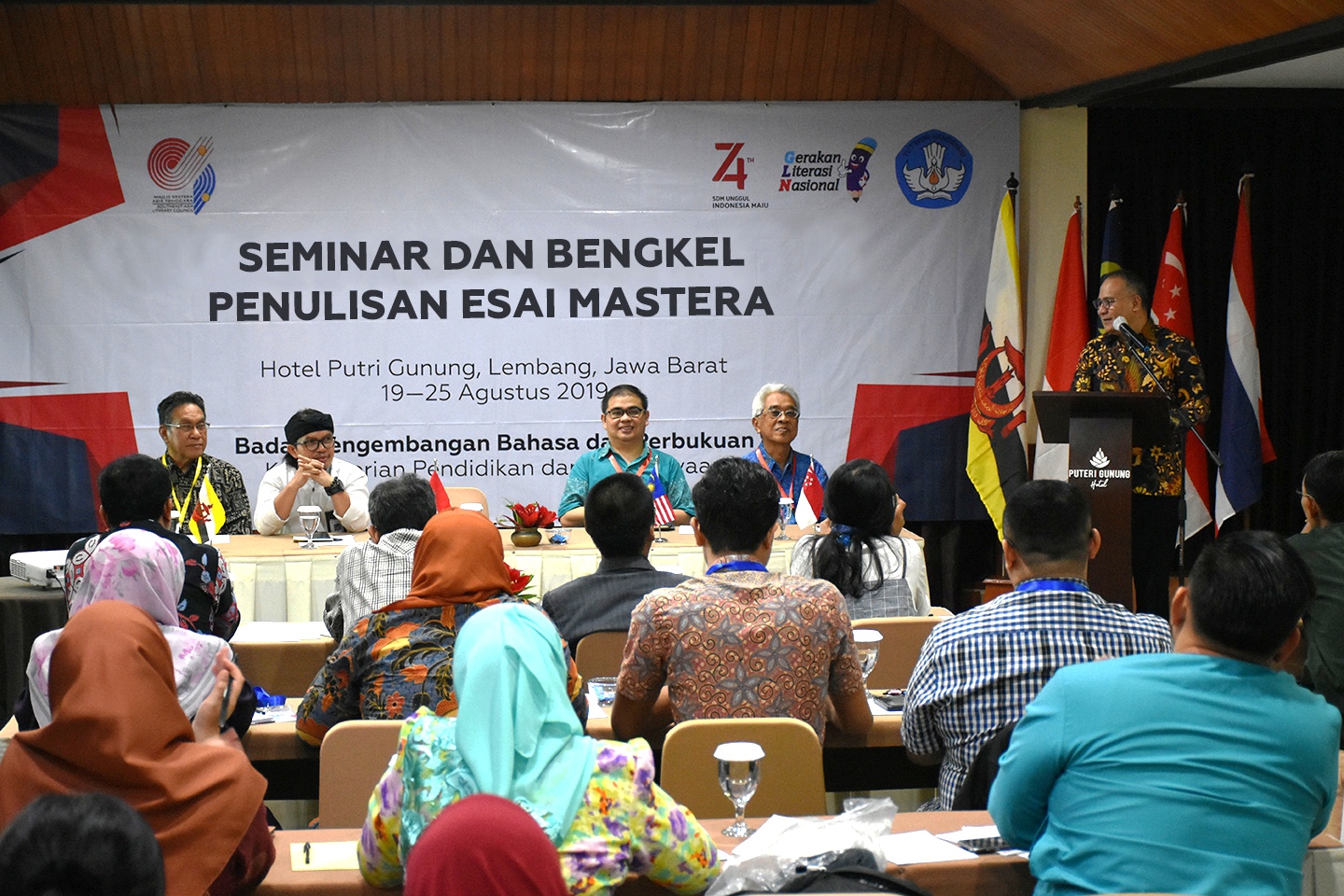 Seminar dan Bengkel Penulisan Esai Mastera