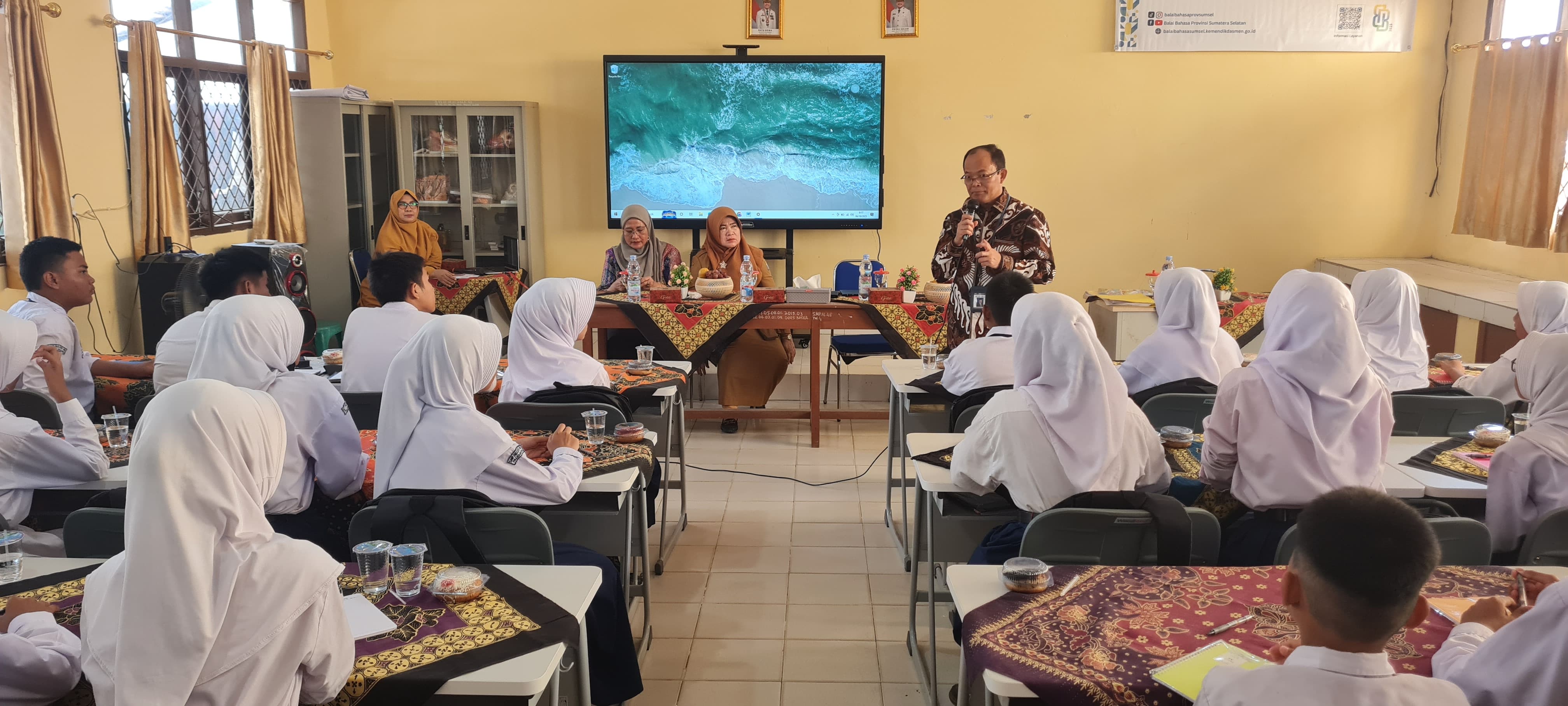 Uji Keterbacaan Naskah Cerita Anak Dwibahasa di SMP Negeri 48 Palembang