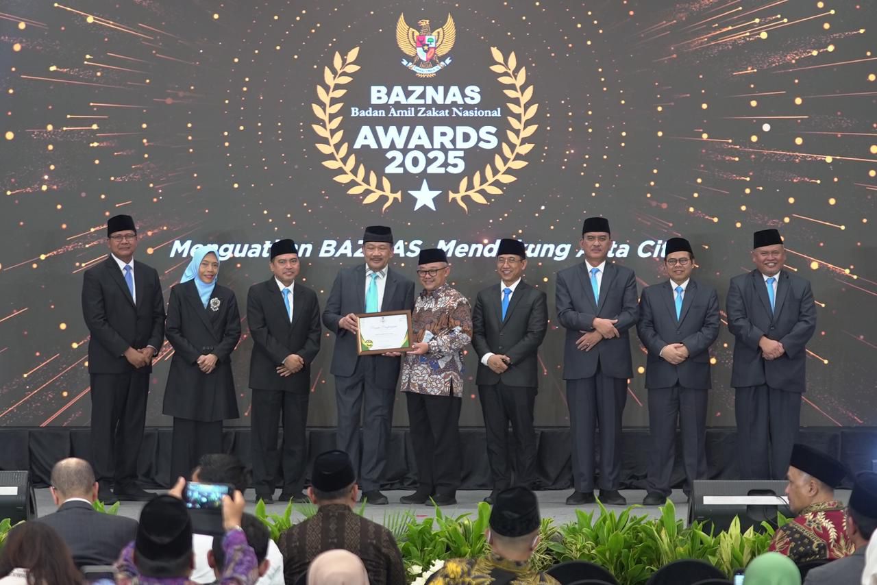 Mendikdasmen Abdul Mu’ti Terima Penghargaan sebagai Menteri Pendukung Gerakan Zakat
