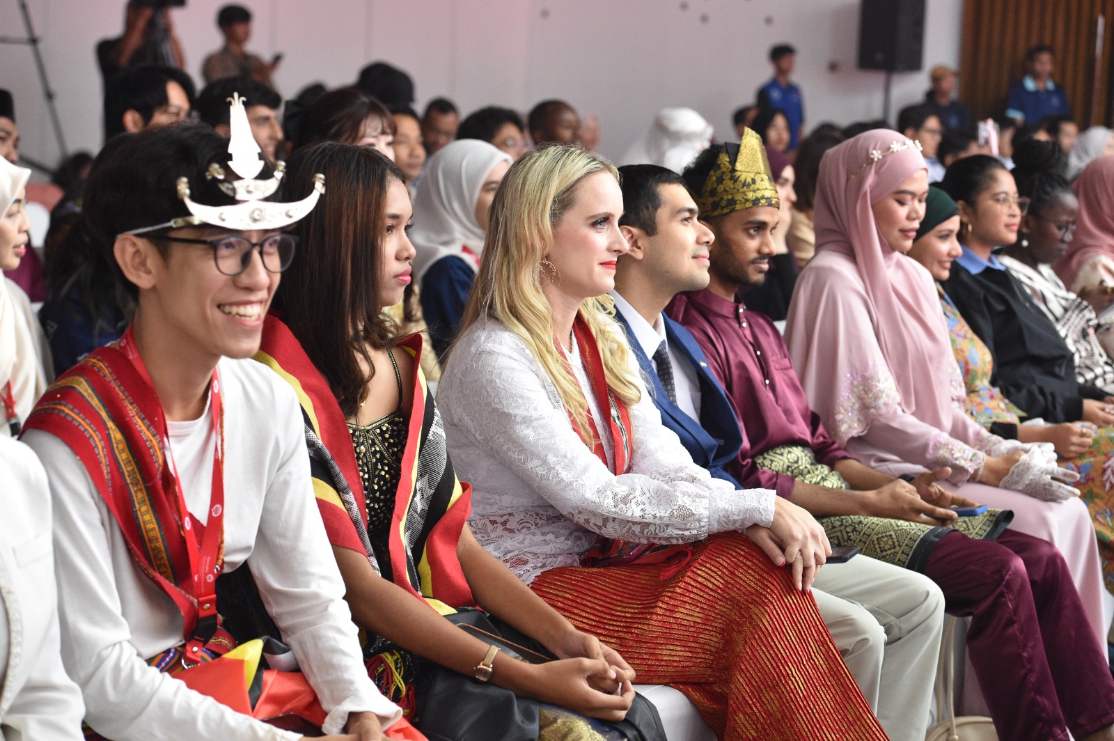 Puncak Apresiasi FHI 2025: Kemendikdasmen Beri Penghargaan WNA Mahir dan Kreatif Berbahasa Indonesia