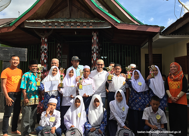 Merangsang Daya Literasi dengan Bermain Membaca