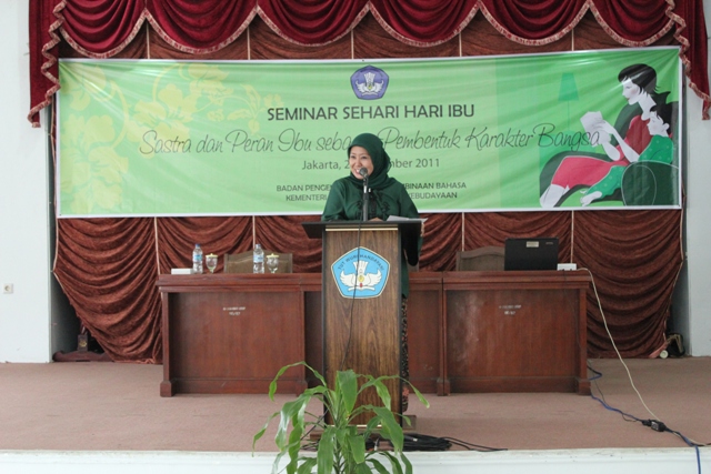 Badan Bahasa Menggelar Seminar Sehari Hari Ibu