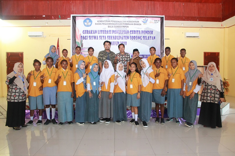 Balai Bahasa Papua Ajak Siswa SLTA di Kabupaten Sorong Selatan untuk Membaca dan Menulis