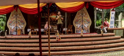 Belajar Sastra di Riung Sastra