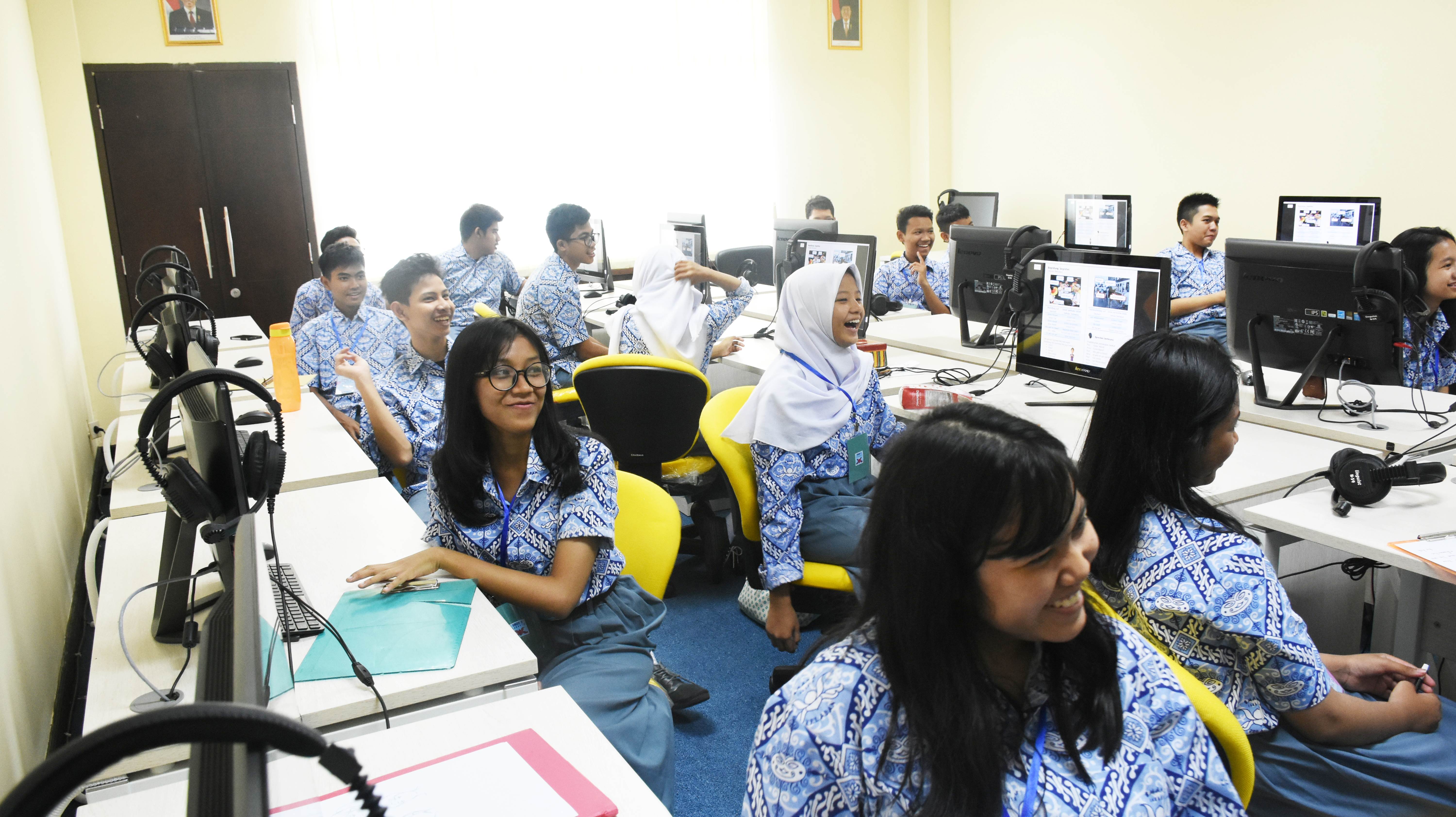 Menumbuhkan Rasa Cinta Berbahasa Melalui Laboratorium Kebinekaan