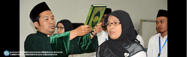 Kepala Badan Bahasa Melantik Pejabat Eselon IV dan Mengambil Sumpah Janji PNS Badan Bahasa