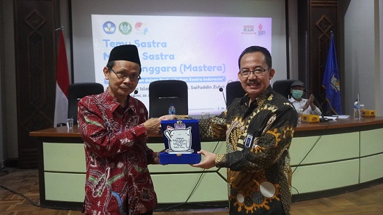 Temu Sastra untuk Meningkatkan Roh Kedaerahan dalam Perkembangan Sastra Indonesia